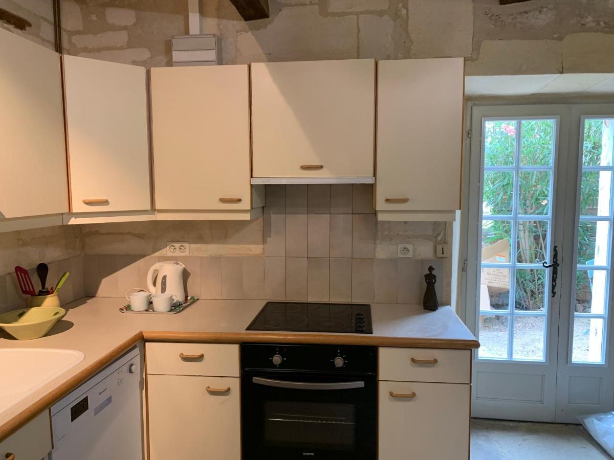 Gite De La Tour Des Abbes Fontvieille Eksteriør bilde